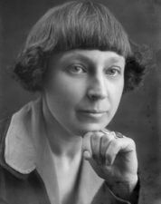 Marina Tsvétaïeva / Марина Ивановна Цветаева (1892 - 1941) : « Ah ! les vains regrets de ma terre ... »