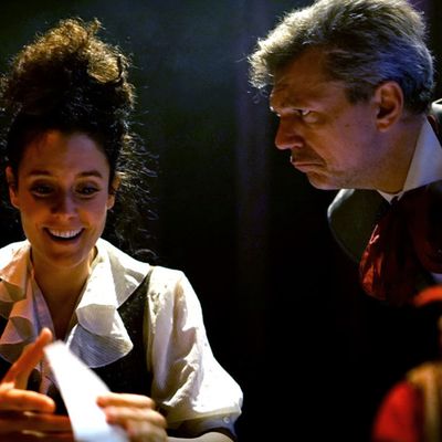 On a vu et adoré la pièce SHERLOCK HOLMES VS DOYLE à La Scène Parisienne :  Un formidable Duel entre Réel et Imaginaire