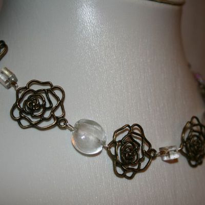 COLLIER ET BOUCLES D'OREILLES ROSES D'HIVER