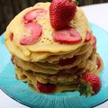 Le petit déjeuner de la fête des mères : recette de pancakes vanille et fraises