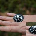 Bague - Fantaisie de nacres noires et blanches