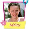 Voici Ashley (Janelle Corlass Brown). C'est une