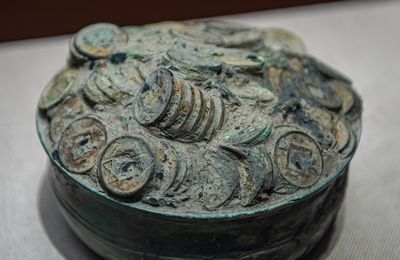 Bronze Bowl for Collecting Coins, Eastern Han Dynasty (25-220)