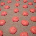 Des macarons à la framboise