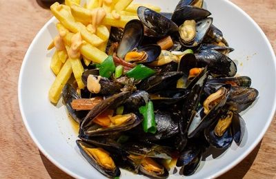 Moules au kimchi de bettes