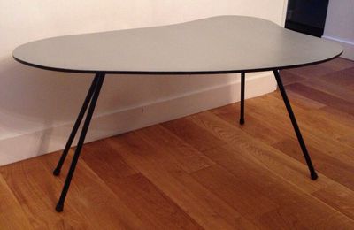 Table basse tripode "haricot"