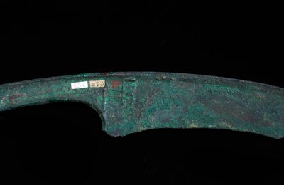 An archaic bronze knife, dao, Eastern Zhou-Han Dynasty (770 BC-220 AD)