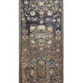 Grand panneau en soie brodée et appliquée ornée de fleurs et oiseaux polychromes. XVIIe siècle