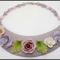 Nouveauté : Un collier plastron en argile polymère garni de jolies fleurs...