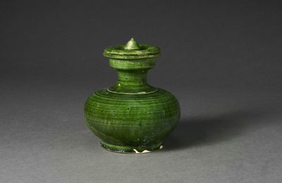 A green-glazed jar and cover, Tang dynasty (618-907)