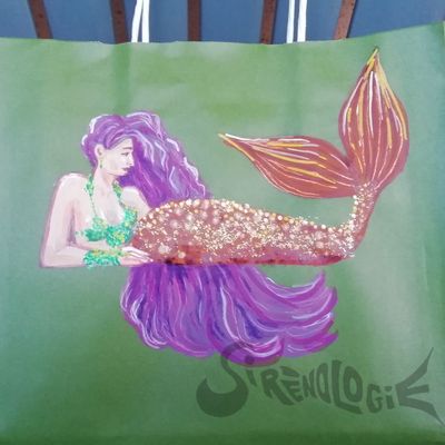 Sirènes sur sac en papier vert