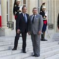 محمد السادس و هولاند يجددان التزامهما بتعزيز الروابط الثنائية بين المغرب و فرنسا   