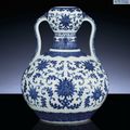 A fine and very rare blue and white double-gourd vase, Qianlong six-character sealmark and of the period (1735-1796) 