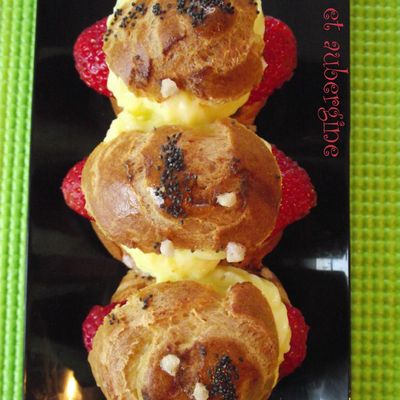 Eclairs en choux, cardamome, orange et fraises