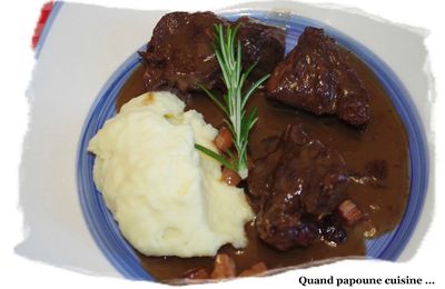 DAUBE DE SANGLIER AU VIN ROUGE