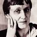 Anna Akhmatova / Анна Ахматова (1889 -1966) : « Les uns échangent des caresses ... »