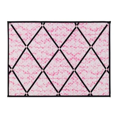 un panneau d'affichage en tissu