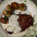 Filet de boeuf pommes château sauce à l'aïl