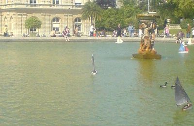 Passage dans les jardins du Luxembourg