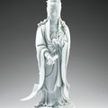 Statuette de Guanyin en porcelaine Blanc-De-Chine, Dynastie Qing, XVIIIe siècle