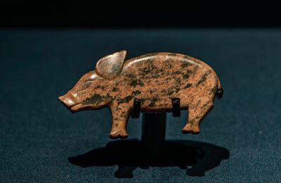 Jade pig, Western Zhou Dynasty, 8th Century BCE