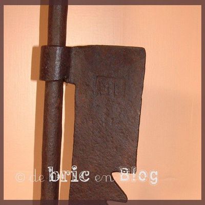 La crémaillère et son support caquelon