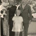 Maman, Annick et leurs grands-parents du côté de Pépé Jojo