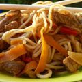 Wok de spaghettis de légumes et lanières de boeuf, nouilles sautées (Cyril Lignac)