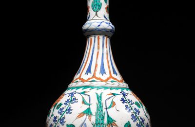 Rare and important Iznik water bottle at Bonhams Islamic and Indian Art sale
