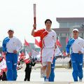 Liu Xiang courra lors de la cérémonie du relais de la torche olympique 