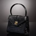 Chanel. Sac du soir 16 cm de forme trapèze en crocodile noir