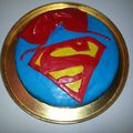 99 - 16-12-13 : Gâteau superman