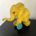 00734 JOUET A TIRER - ELEPHANT SUR ROULETTES - MARQUE INCONNUE 