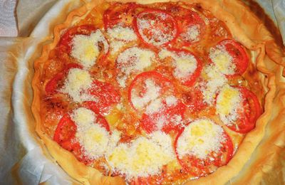 Tarte aux tomates, moutarde et Saint Nectaire