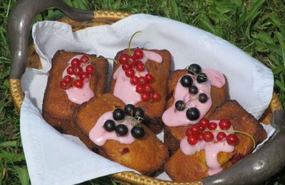 Petits gâteaux aux cassis et groseilles 