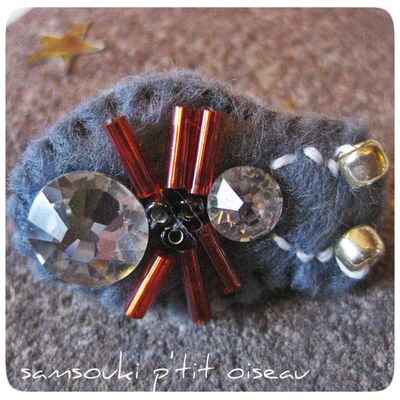 Défi SC and more n° 408 : un cadeau fait maison! ici c'est une broche insecte inspirée du dernier Chouette Kit!