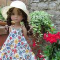 Une petite filles en fleurs