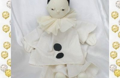 Poupée Pierrot en Tissu Peluche Chiffon Blanc et Noir 51 cm