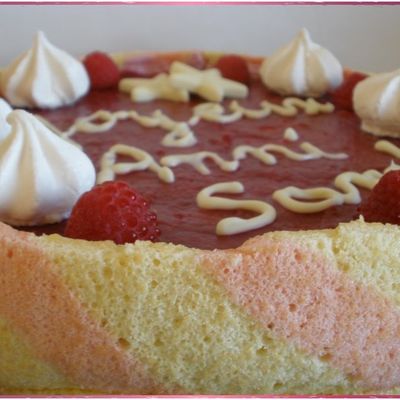 Gâteau d'anniversaire : génoise bicolore et mousses de fruits à l'agar agar... Effet garanti !!