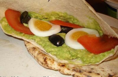 Une PITA "exotique" contre un SANDWICH "méditerrannéen"