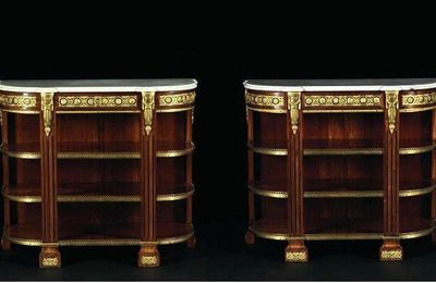 Paire de consoles-dessertes. Attribué à Jean-Henri Riesener (1734-1806). Paris, époque Louis XVI, vers 1763-1767.