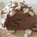 Mousse au chocolat aux éclats de cacahuètes grillées