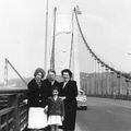 Maman, Annick, Mamy Charlotte et Mémé Odette sur le pont de Tancarville...