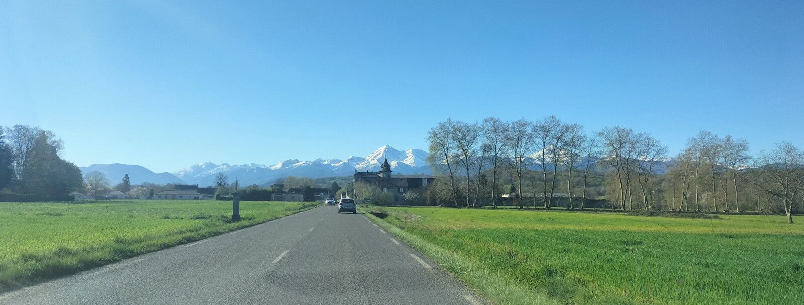Hiis, sur la route, vue sur le Pic du Midi de Bigorre (65)