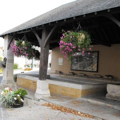 Lavoir et fontaines à Sacy dans la Marne , région Champagne Ardenne