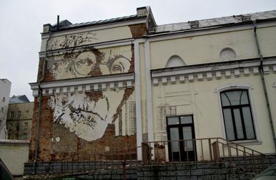 Scratched walls (#VHILS, #Streetart)