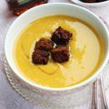 Velouté a la butternut, croûtons de pain d'épices et sirop d'érable