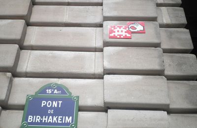 Trois Space Invaders sur le pont de Bir Hakeim...rien que ça !!