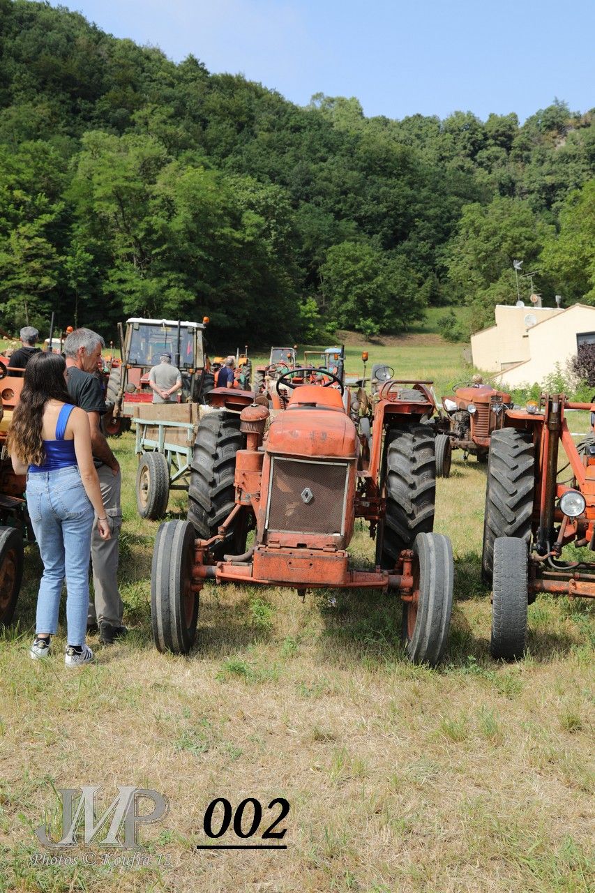002 - Tracteur Renault ...