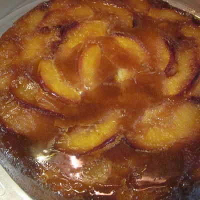 Gâteau renversé aux nectarines et à l'amande